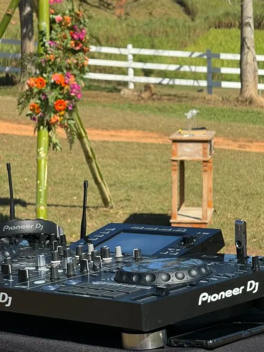 Vendo controladora Pioneer XDJ RX2 no case