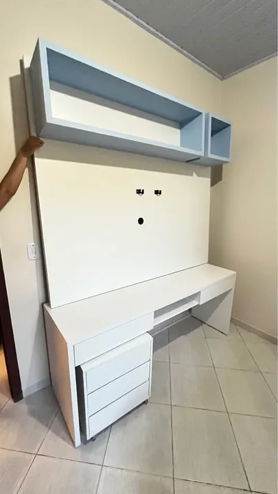 Escrivaninha infantil + Painel de tv
