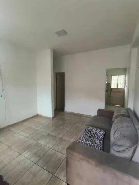 Vendo casa no Cj. Eldorado somente à vista - duplex com 4 quartos - Foto 2