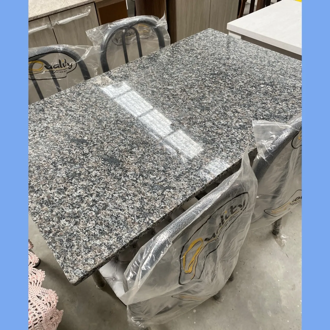 Mesa de Jantar Granito com 4 Cadeiras