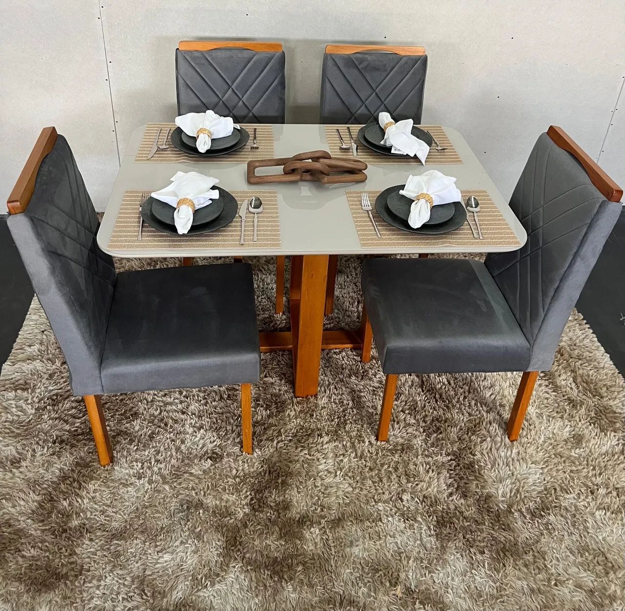 Mesa de jantar com 4 cadeira MADEIRA MACIÇA PROMOÇÃO DE JUNHO 