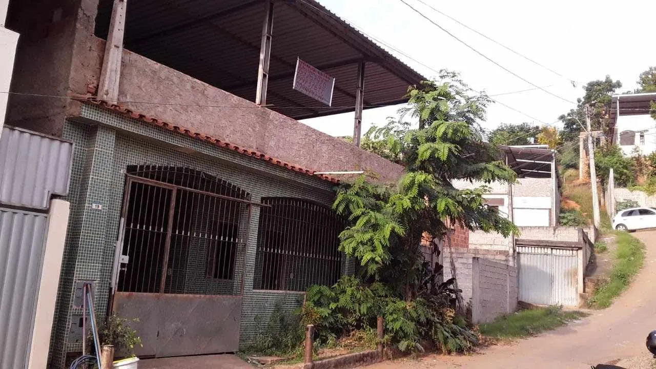 Vendo casa com garagem
