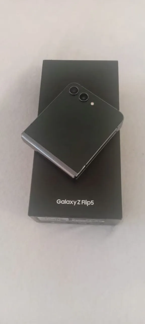 Samsung Galaxy Z Flip 5 na Caixa Completo