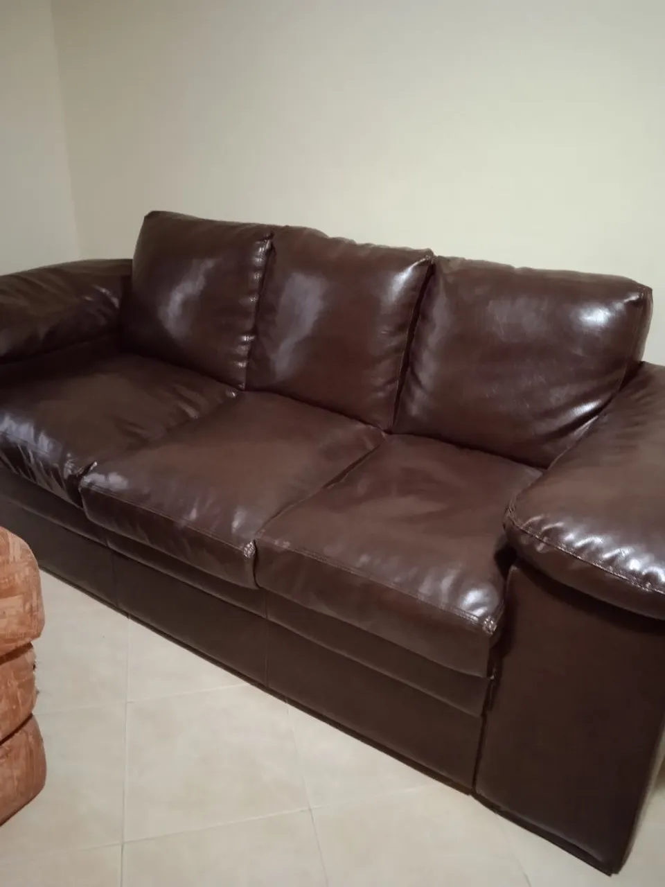 Sofá três lugares