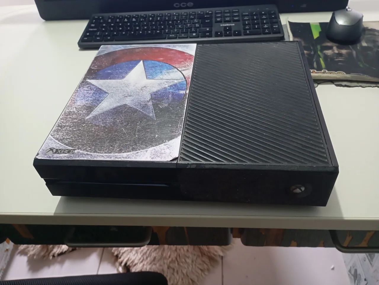 Xbox One com capa do Capitão América