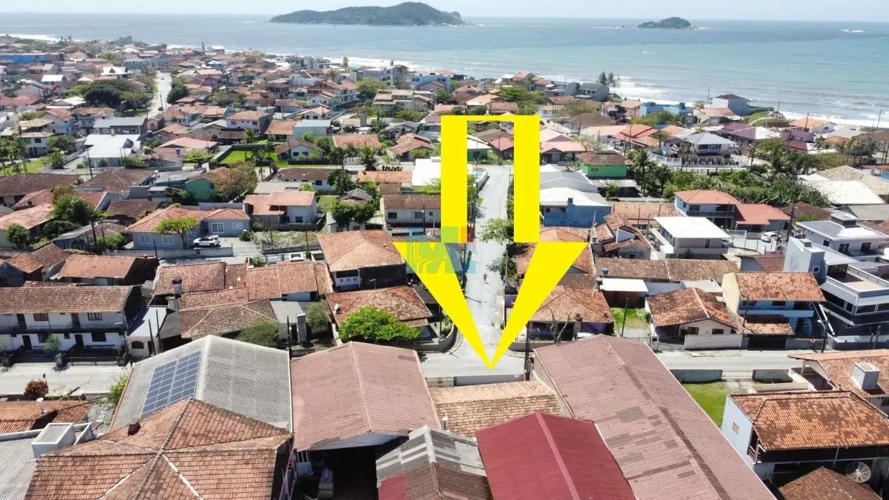 CASA A VENDA - CENTRO DE BALNEÁRIO BARRA DO SUL - 240 METROS DO MAR - Foto 2