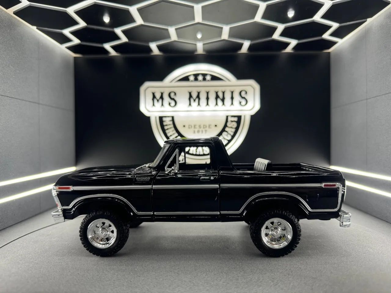 Miniatura Ford Bronco 1978 1/24 Motormax - Foto 4