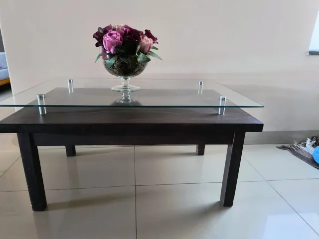 mesa de centro madeira com tampo de vidro