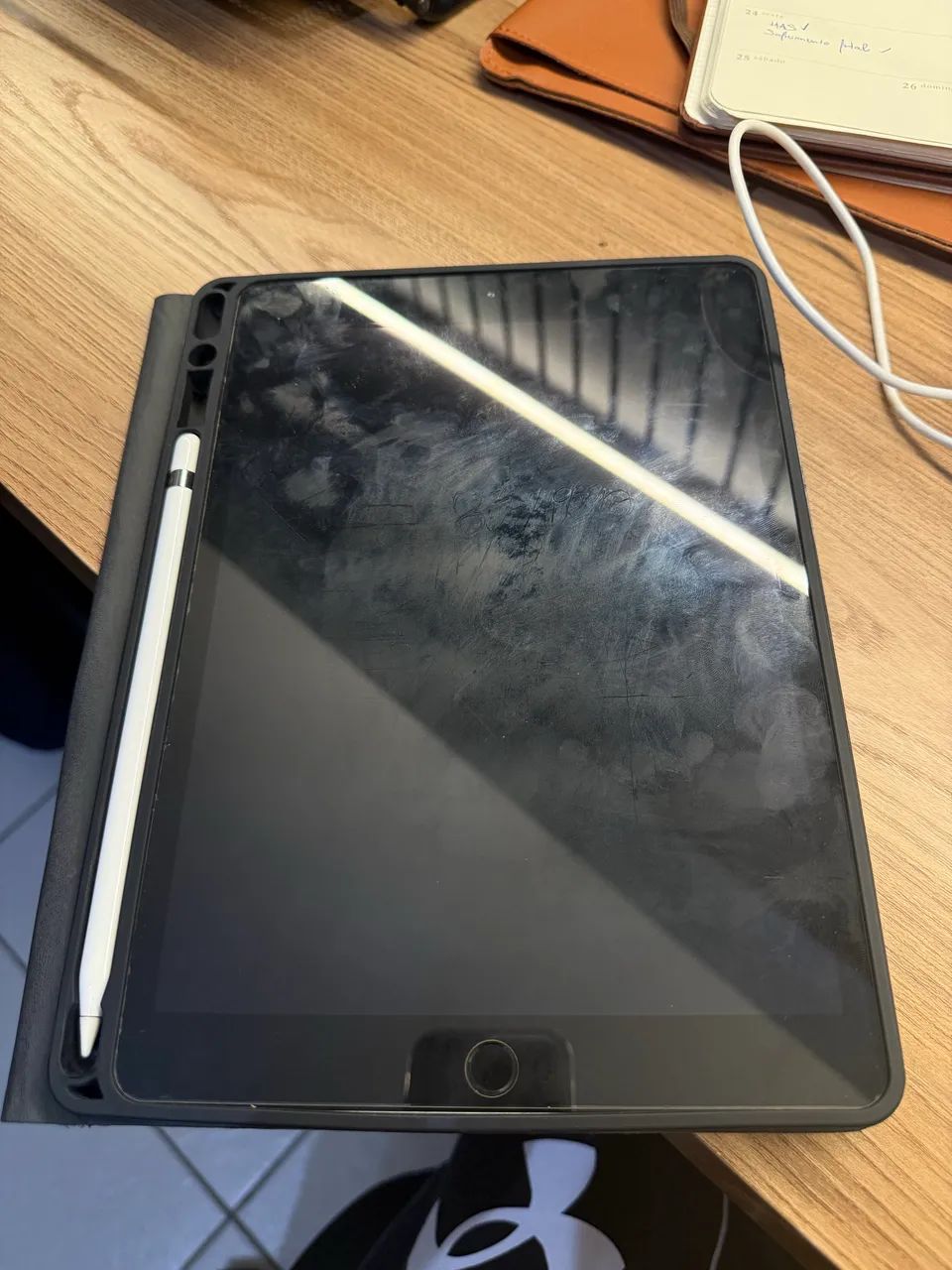 iPad 7 32GB + Apple Pencil + teclado  - Foto 4