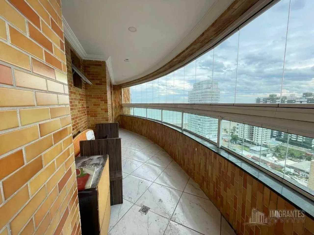 Apartamento à venda no Canto do Forte, em Praia Grande SP