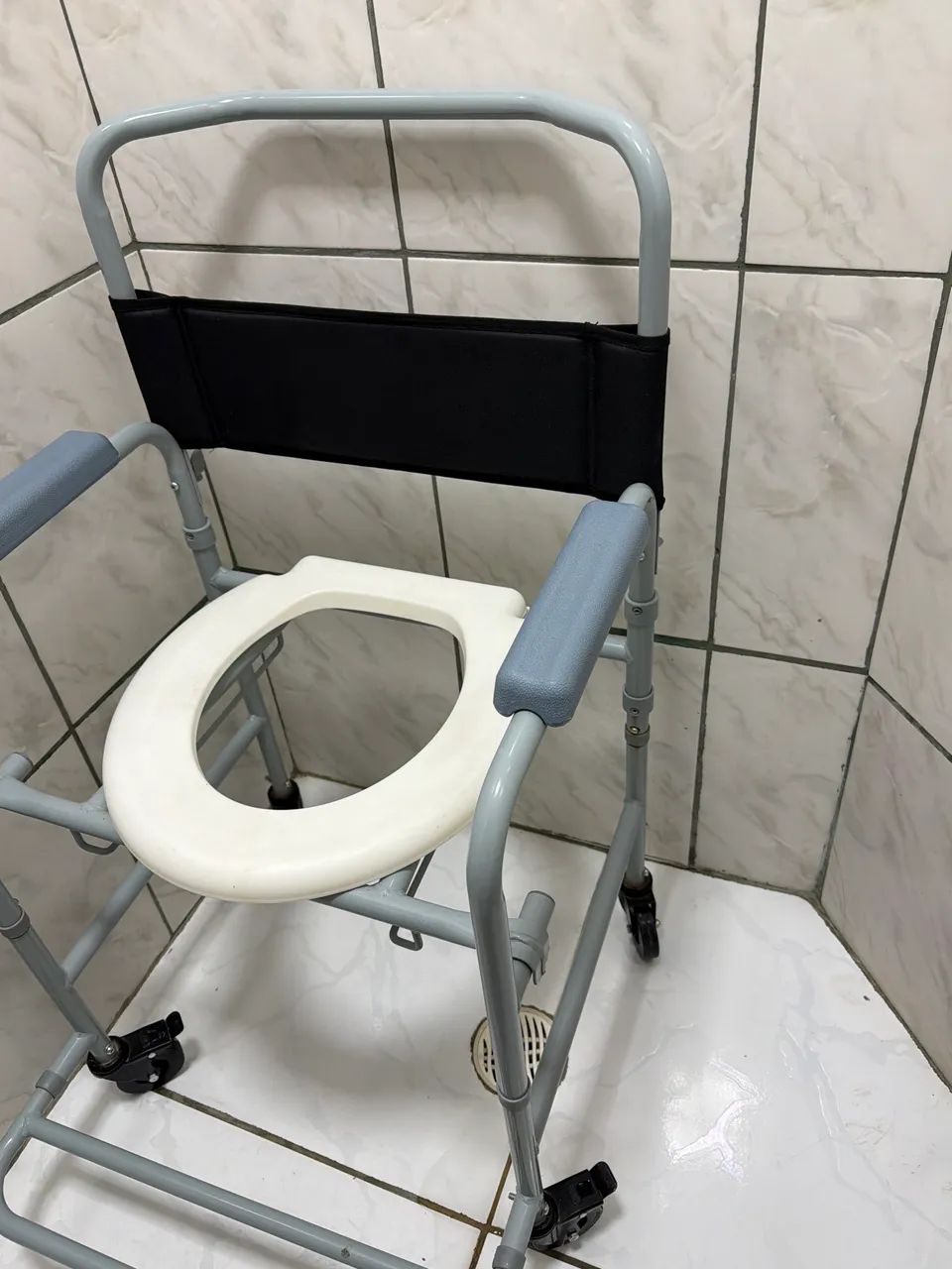 Vende-se cadeira de banho - Foto 2