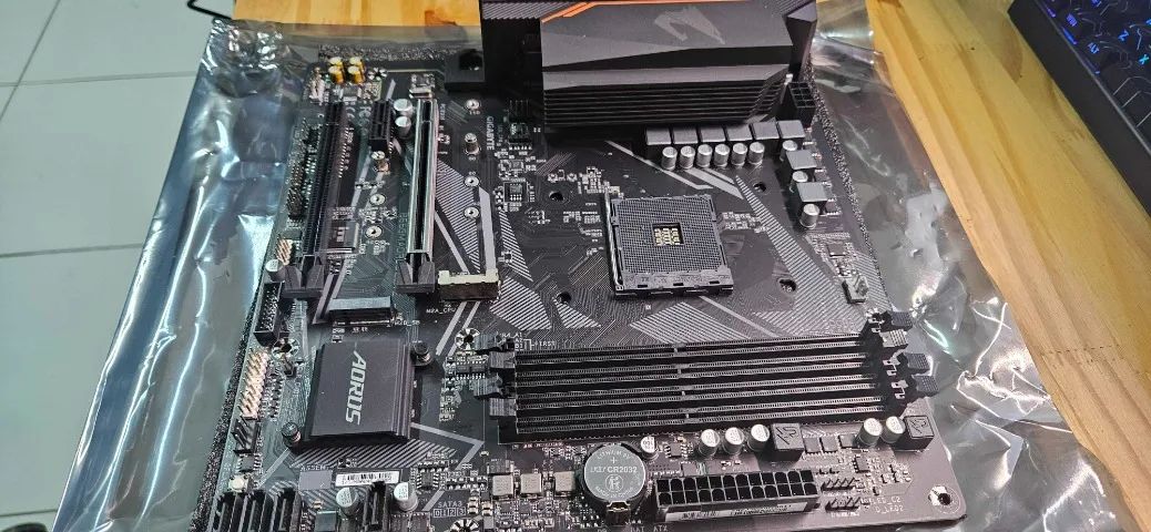 Placa-mãe Gigabyte B550M Aorus Elite  - Foto 2
