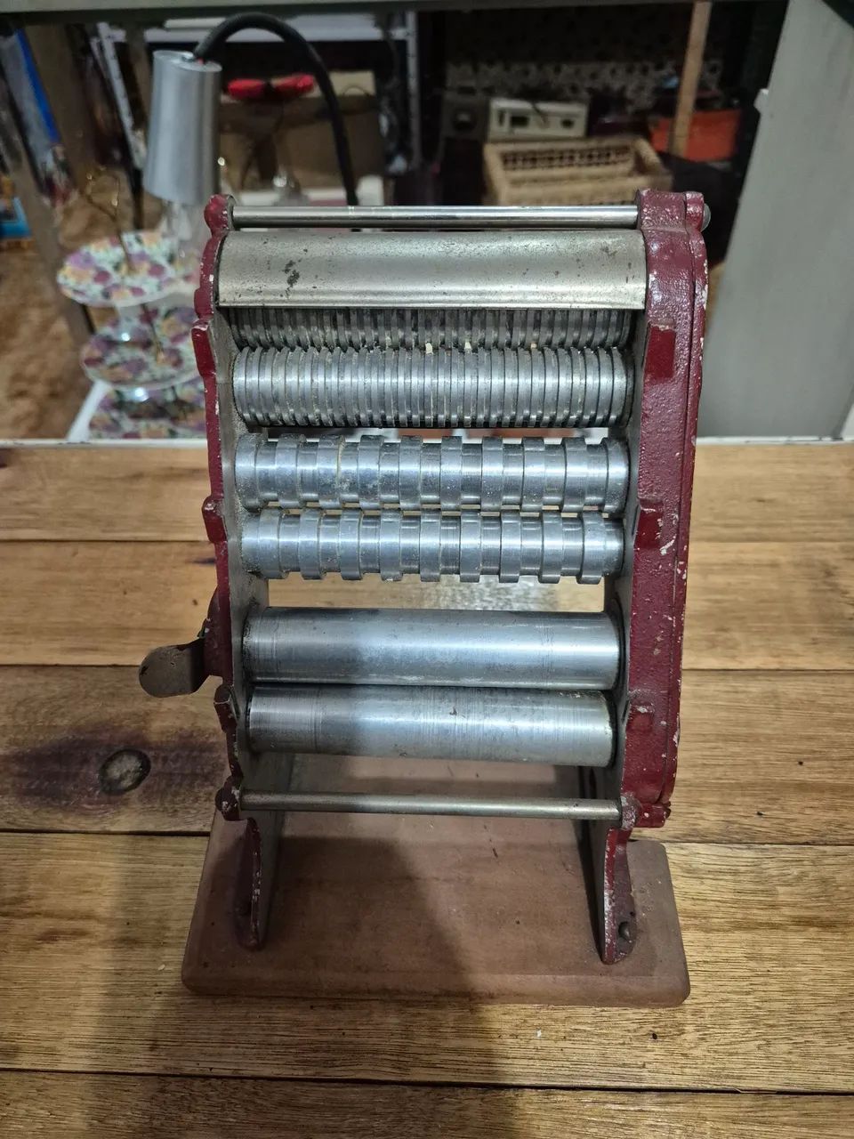 Máquina de macarrão antiga