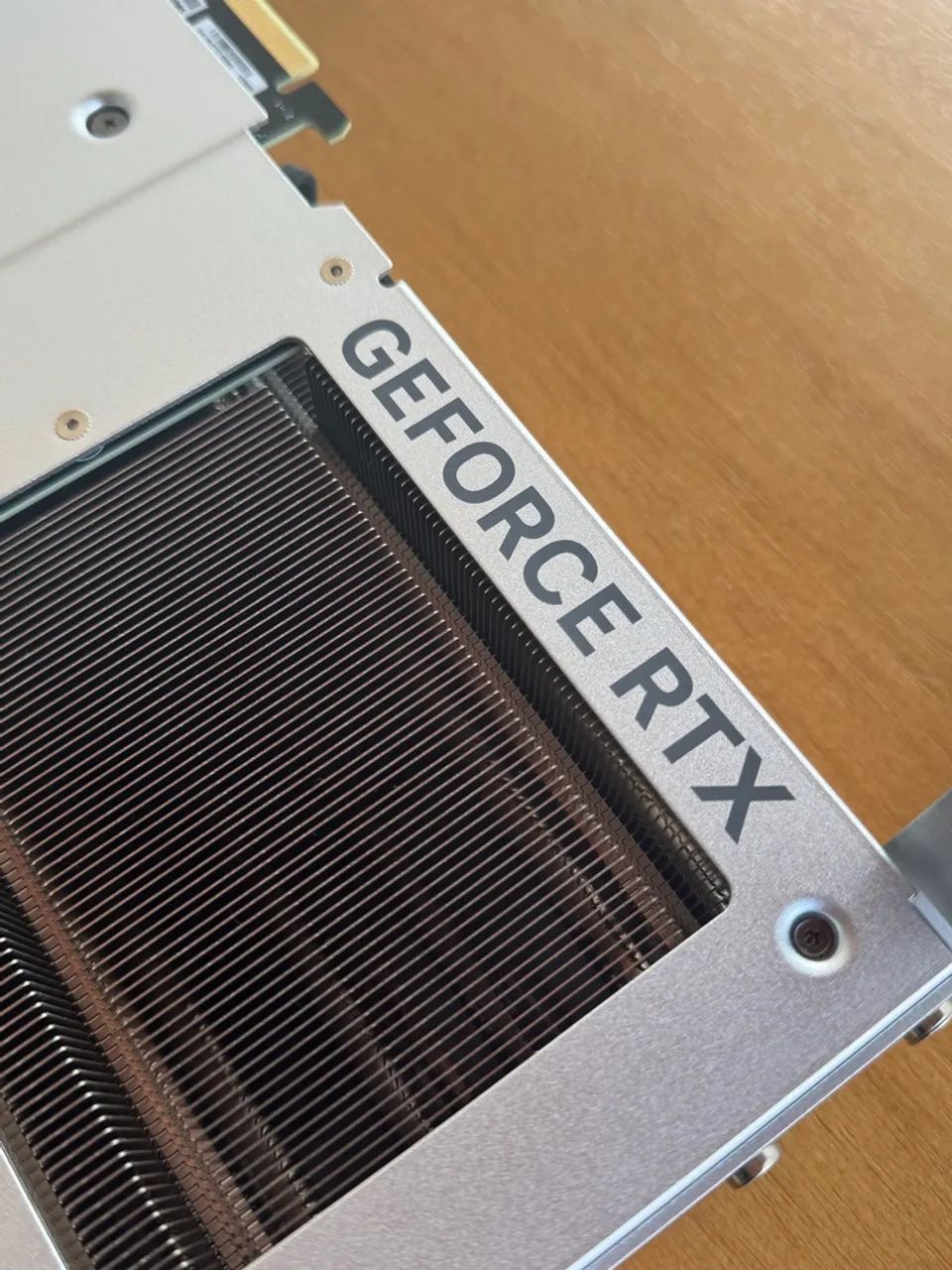 Gigabyte GeForce RTX 4070 Ti AERO OC 12G - Foto 5