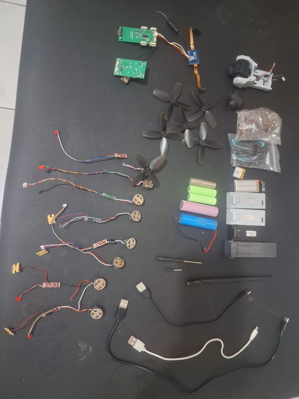 Maleta com vários acessórios para drones - Foto 3