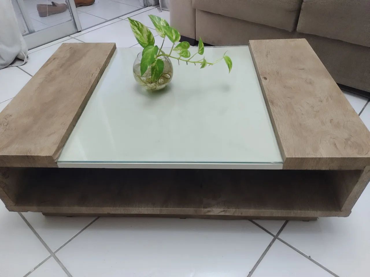 Mesinha de centro medindo 90x60
