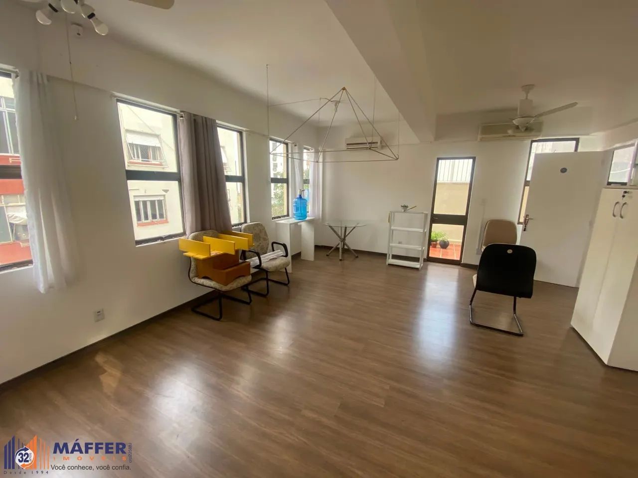 Sala comercial, ensolarada e arejada com 2 terraços. - Foto 3