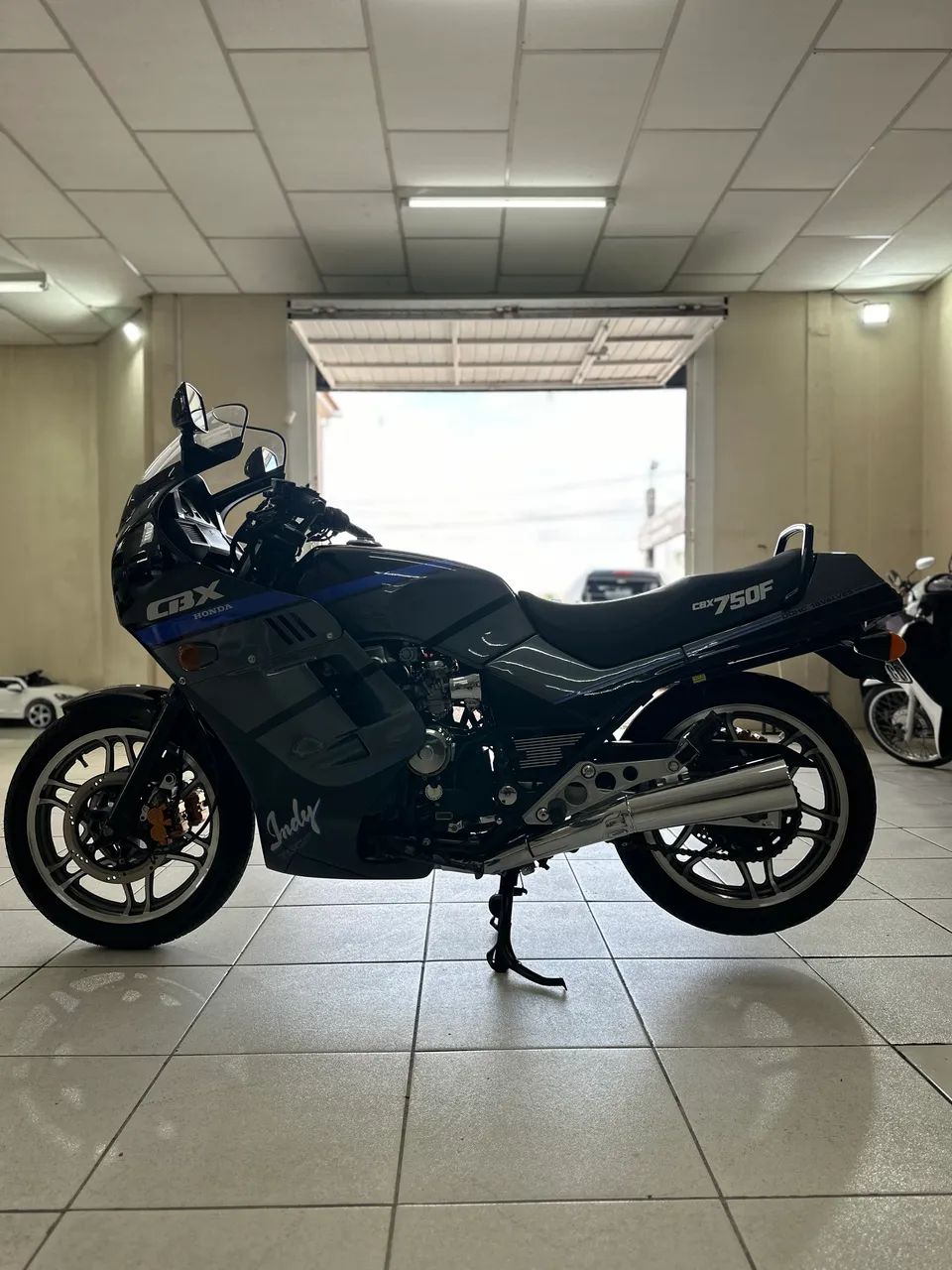 CBX 750 INDY  - Foto 3