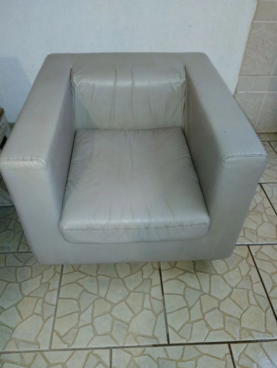 Poltrona cubo design italiano usada em courino