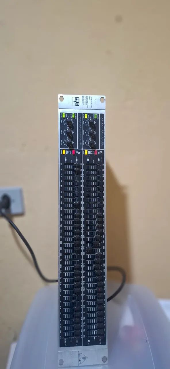 EQUALIZADOR  BEHRINGER ULTRAGRAPH PRO