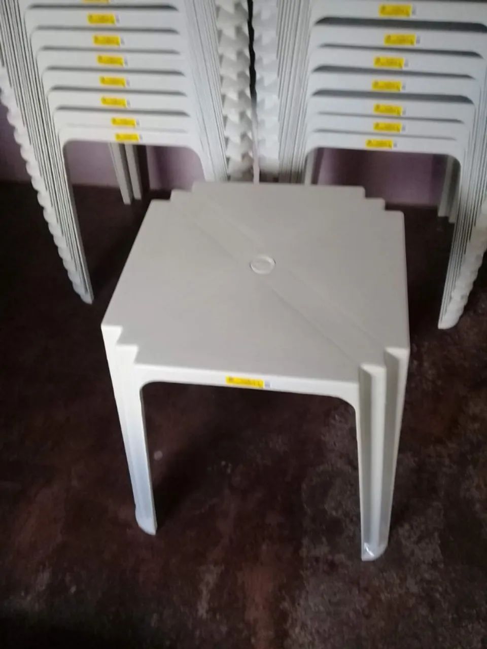 Mesas de plástico novas 