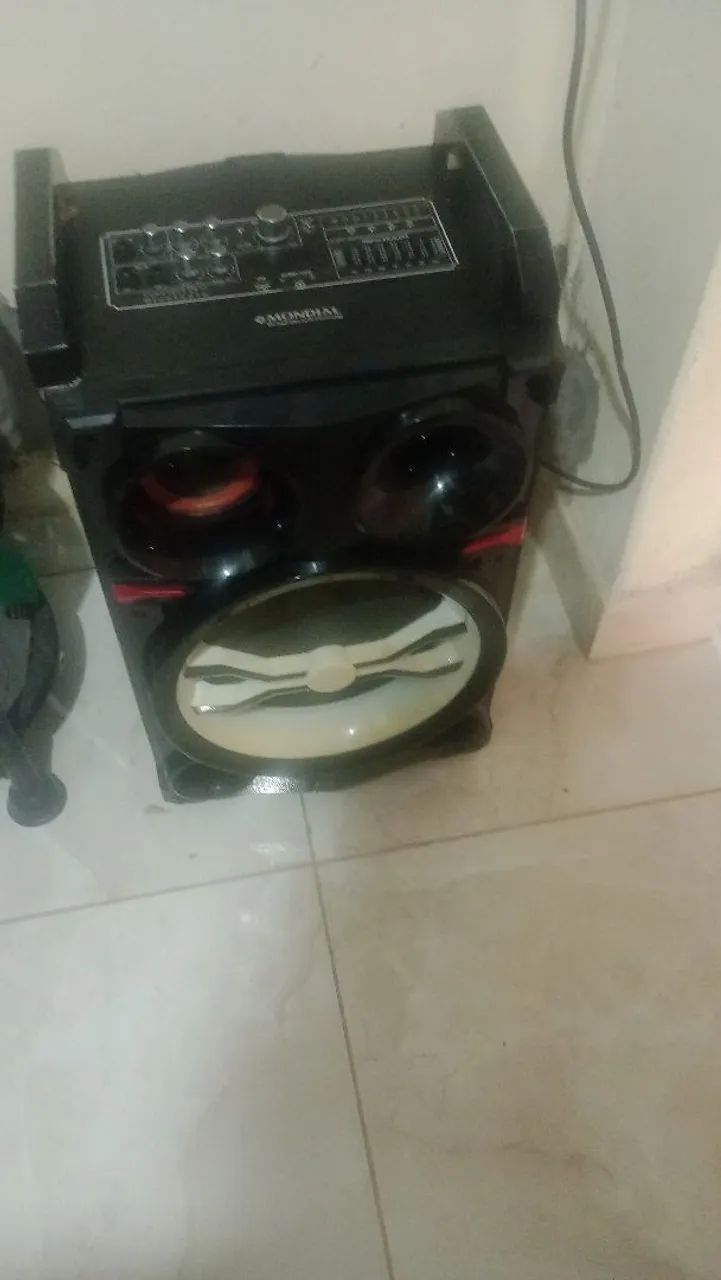 Caixa de som amplificada