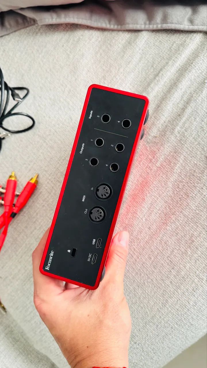 Interface de Audio Focusrite Scarlett 4i4 (Nova)  - Foto 2