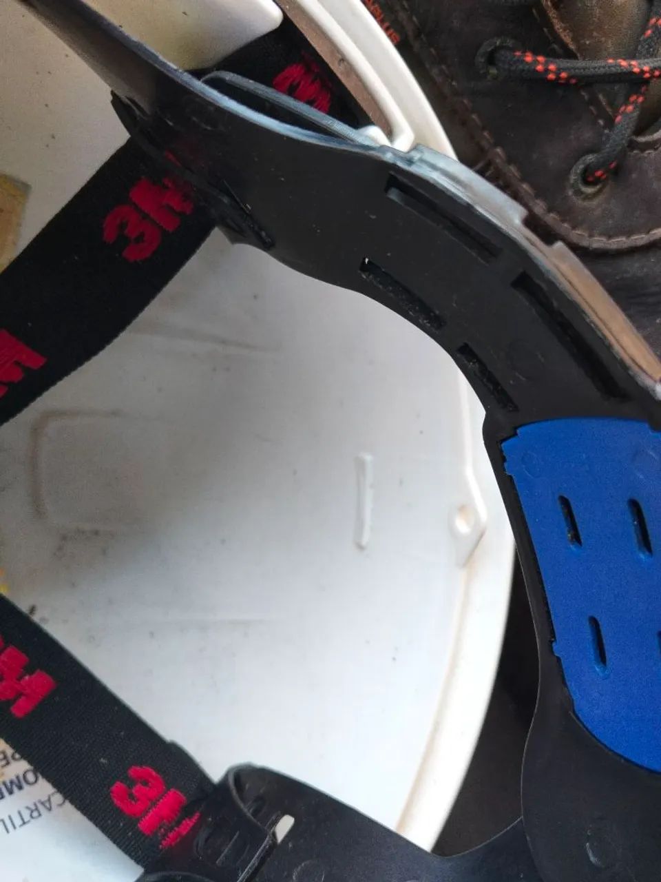 Capacete 3M com abafador 3M acoplado - Foto 2