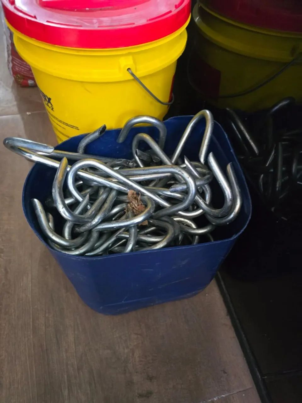 Vendo gancho para carne, prateleira e divisória 