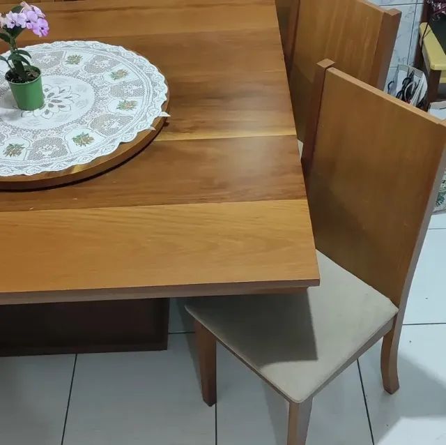 Mesa de madeira com 8 cadeiras - Foto 4