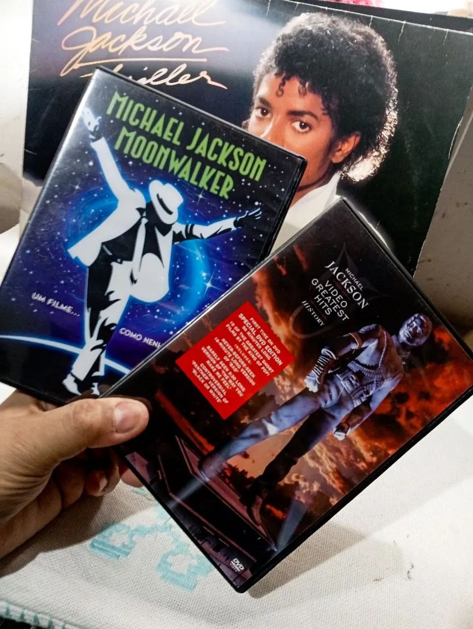 Michael Jackson: Vinil Thriller, CD 25 e 2 DVDs Kit  - Foto 2