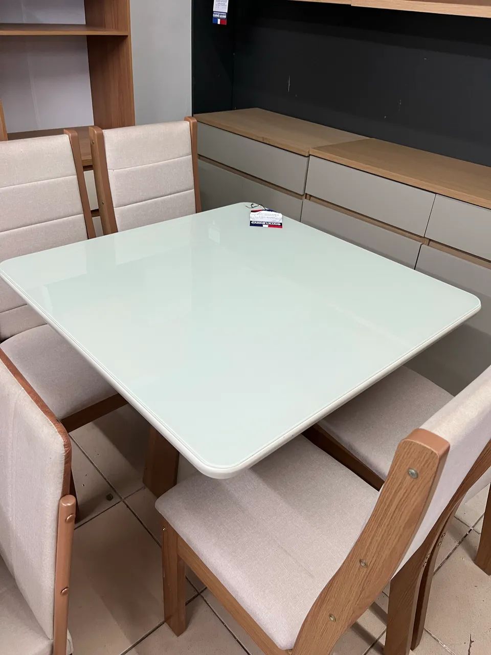 Vendo Mesa de Jantar com Quatro cadeiras  - Foto 3