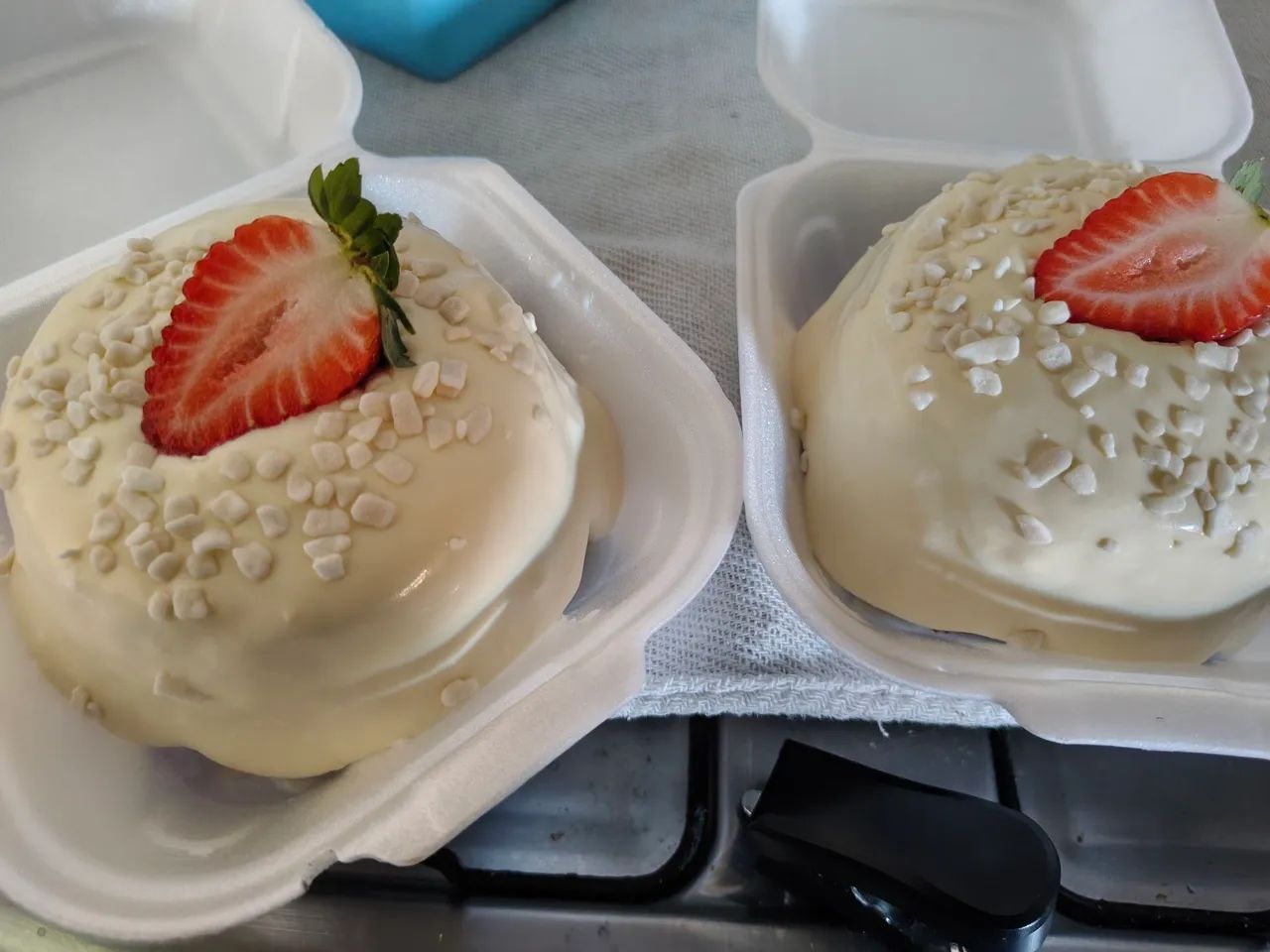 Mini bolos vulcão de ninho com morango ? - Foto 2