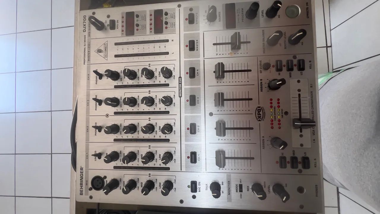 Pioneer CDJ-200 と BEHRINGER DJX700 のセット Par Cdj 200 pioneer +mixer DJX 700 + case - Equipamentos e