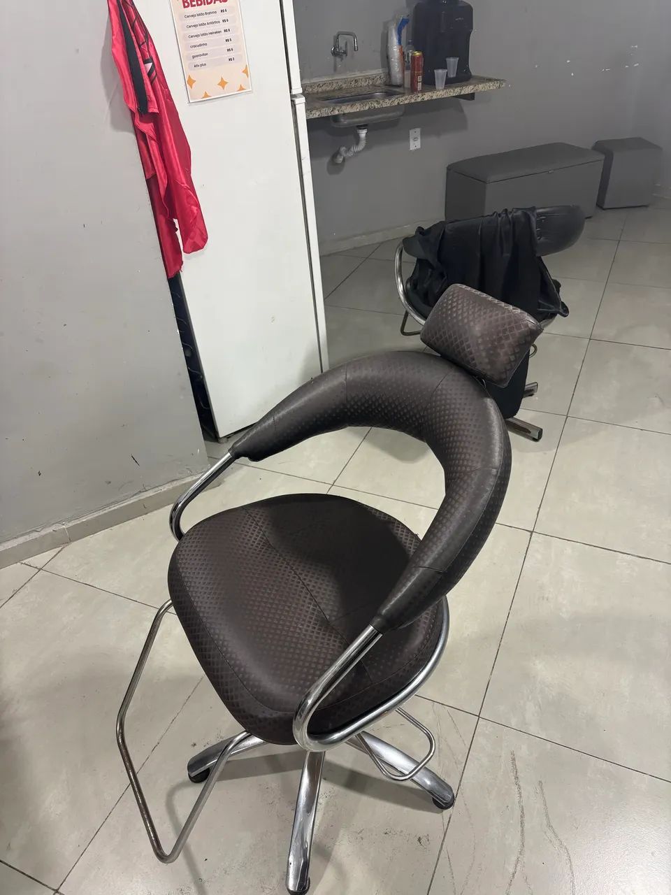 VENDO CADEIRA DE BARBEIRO! - Foto 2
