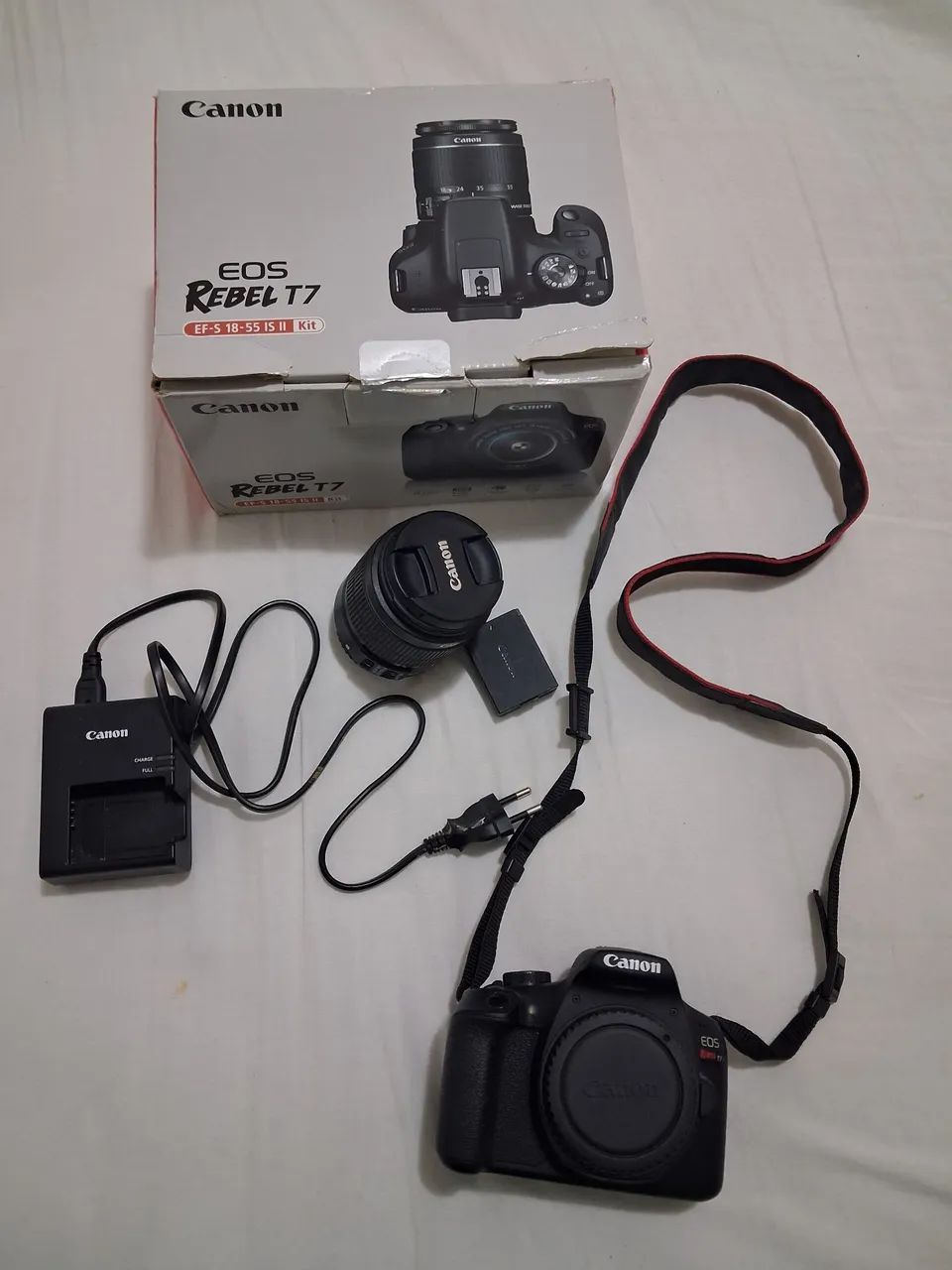 Camera Rebel T7 muito nova . 