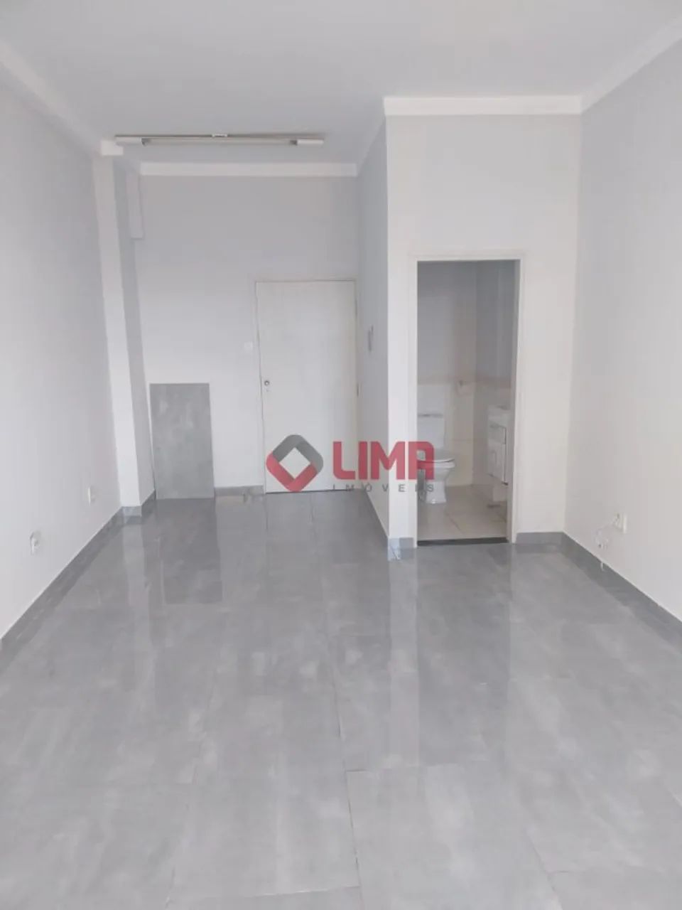 EXCELENTE SALA COMERCIAL INTEIRINHA REFORMADA NO EDIFÍCIO PIONEIRO - BAURU / SP - Foto 2