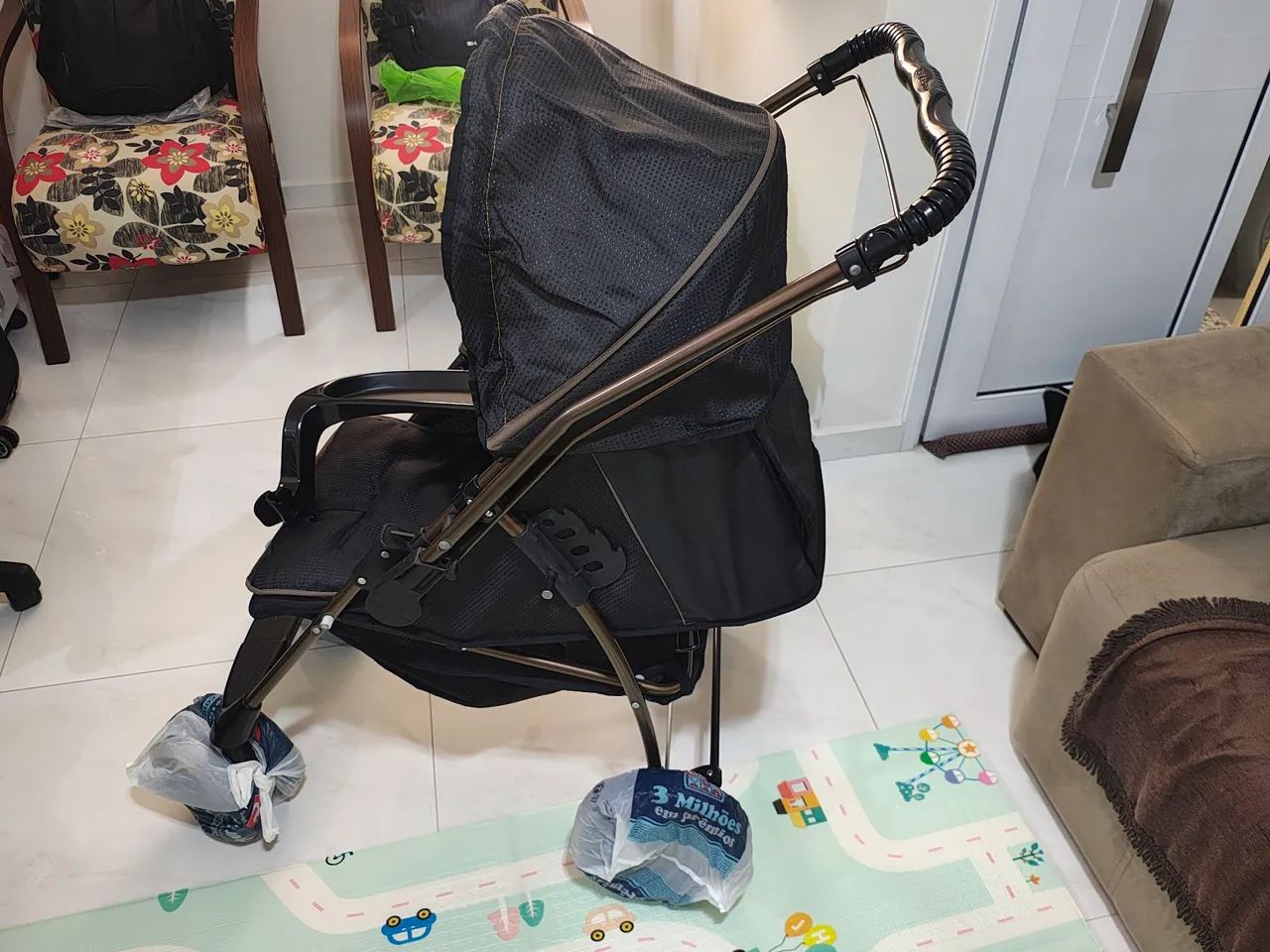 Carrinho de passeio e bebê conforto Galzerano novíssimo  - Foto 3