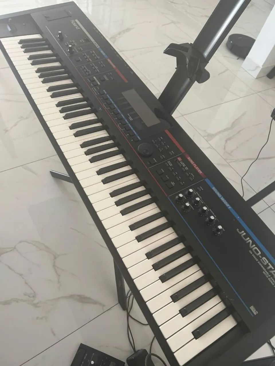 Teclado Roland Juno Stage