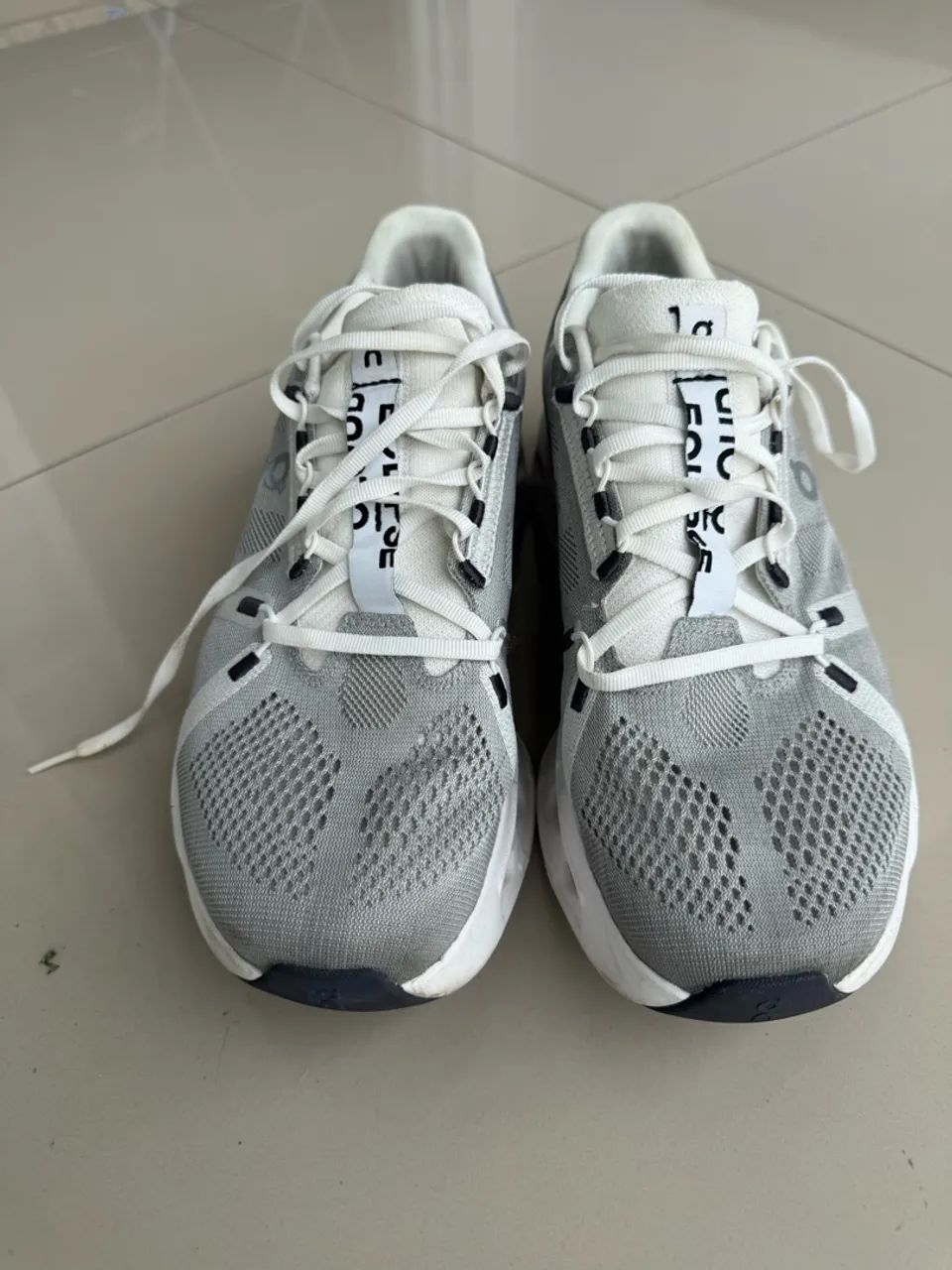 on running tenis cloudeclipse cloudtec cinza - Foto 3