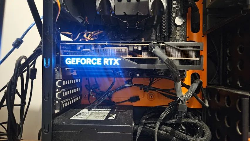 PC Gamer RTX 4070 + Ryzen 7 5800X3D + 32GB + 1TB NVMe
