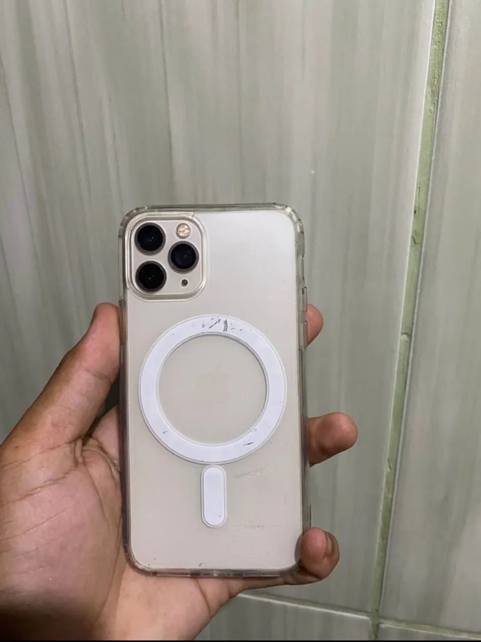 Vendo ou troco iPhone 11 Pro 64gb - Foto 2
