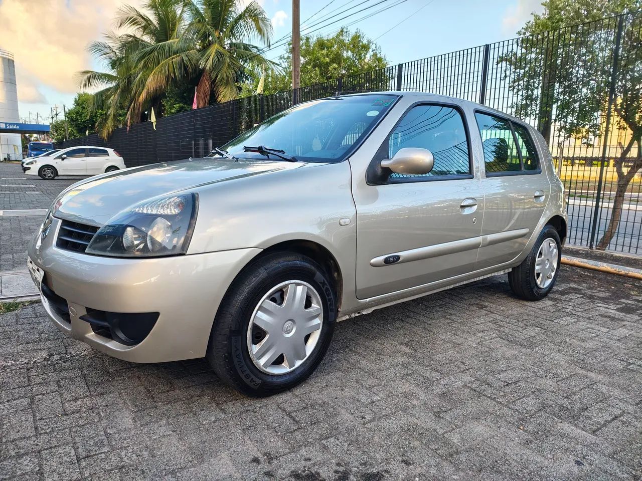 Renault Clio CLIO HI-FLEX 1.0 16V 5P 2011