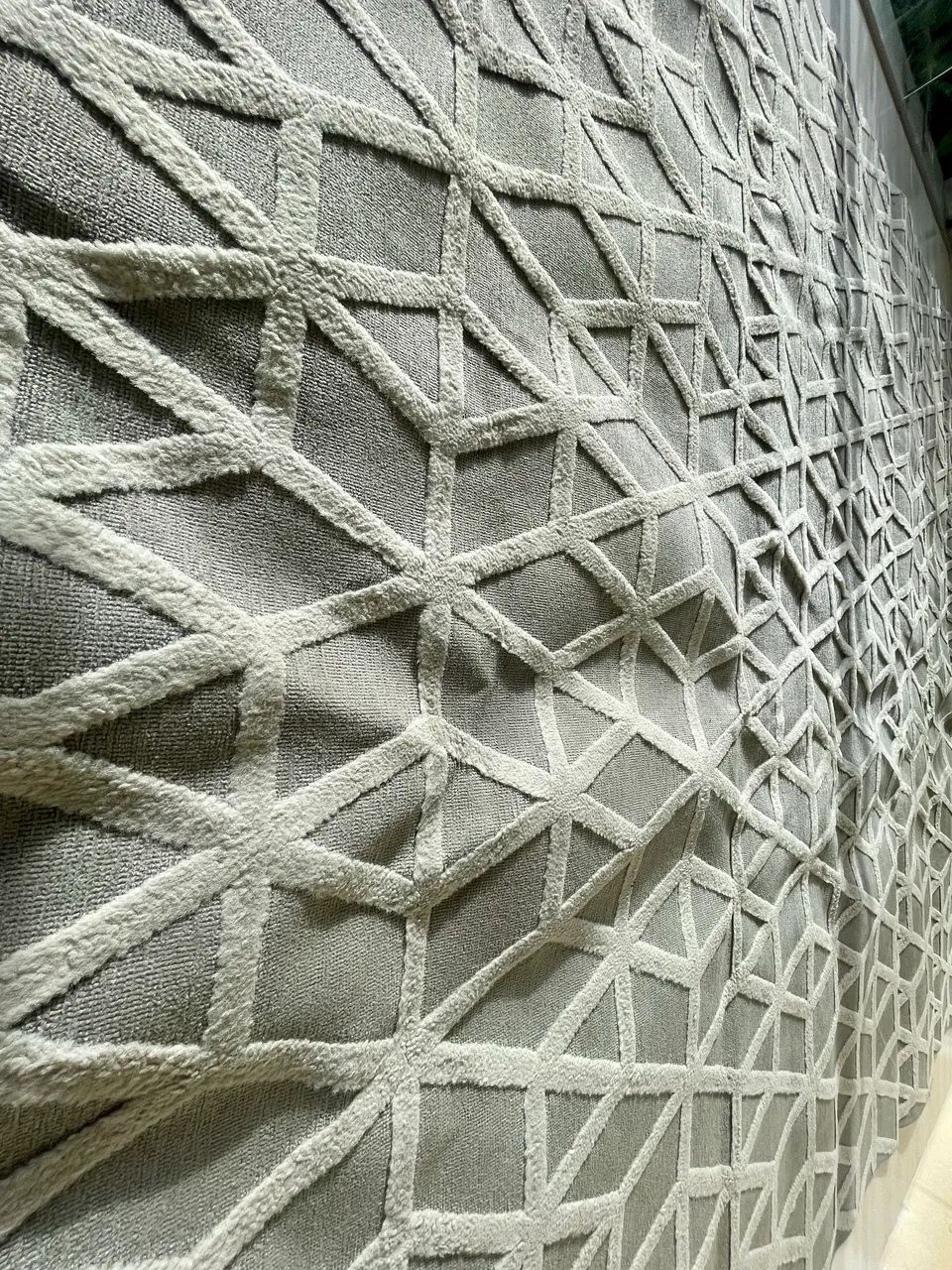 Tapete Geométrico Cinza e Branco 3,00 x 2,40m - Ótimo Estado - Foto 3