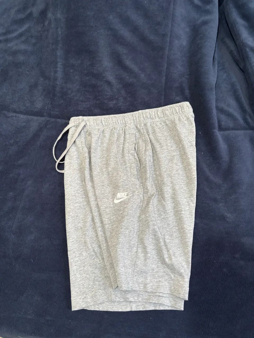 Bermuda Nike club cinza Tamanho P - Foto 3