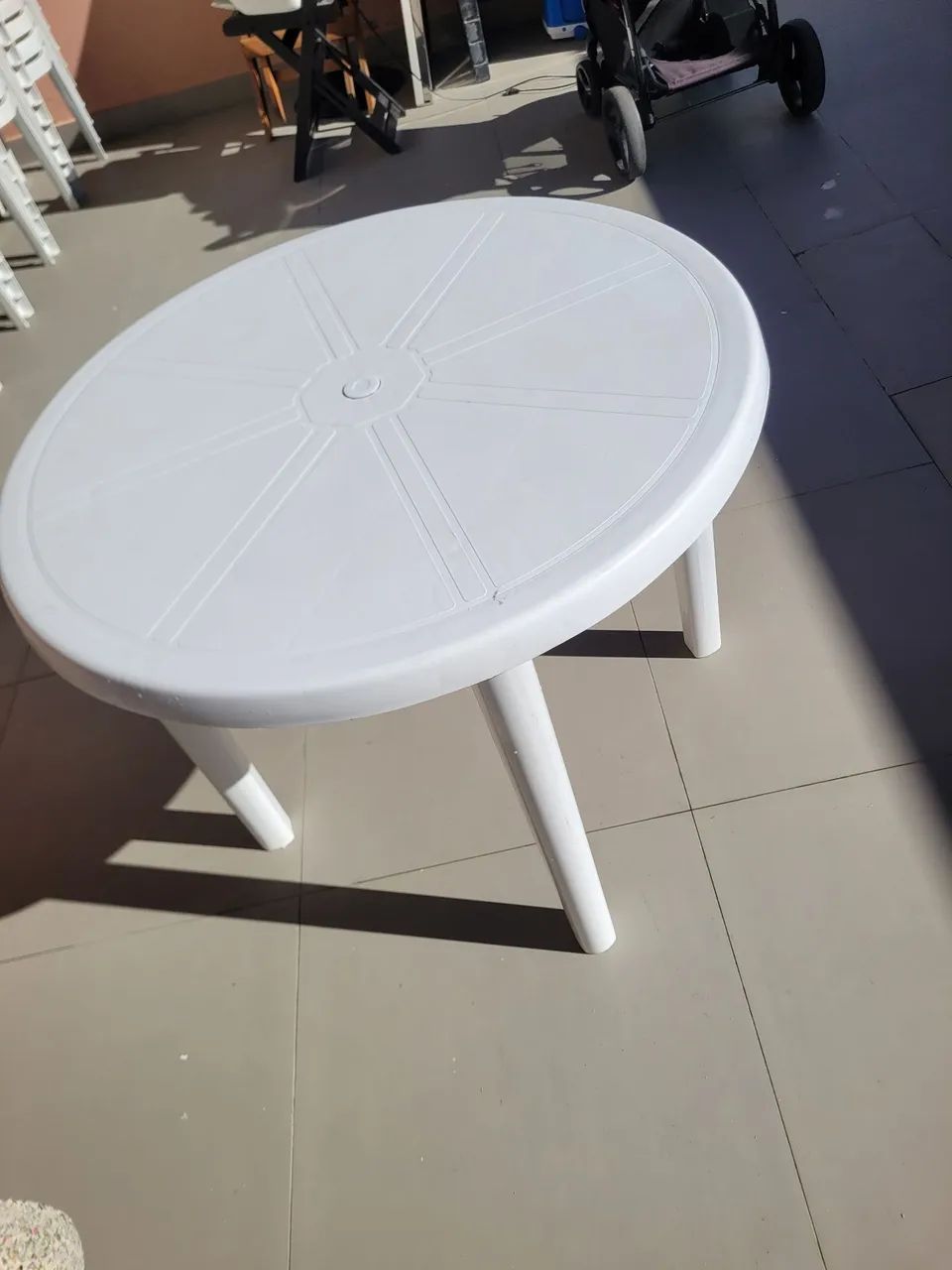 Mesa de plastico desmontável, entrego  - Foto 2