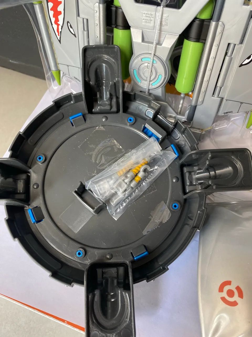 Fortnite Mako Glider Pack McFarlane  - Foto 2