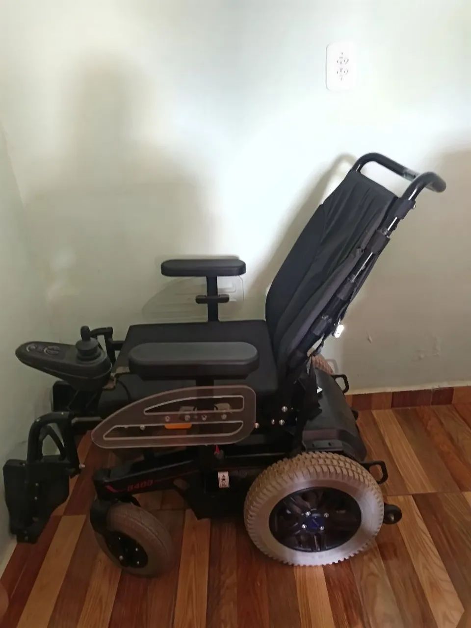 Vendo cadeira de roda elétrica  - Foto 3