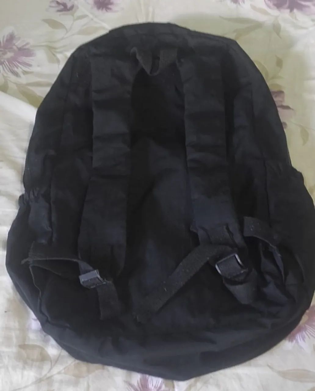 Vendo Mochila Preta grande Semi Nova  - Foto 2
