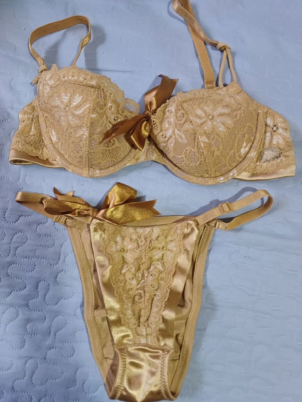Conjunto dourado Demillus brilho 